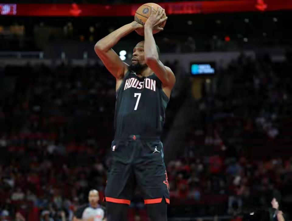 阿门-汤普森:KD让我躲开时候就知道结束了今天早些时候，火箭队球员阿门-汤普森