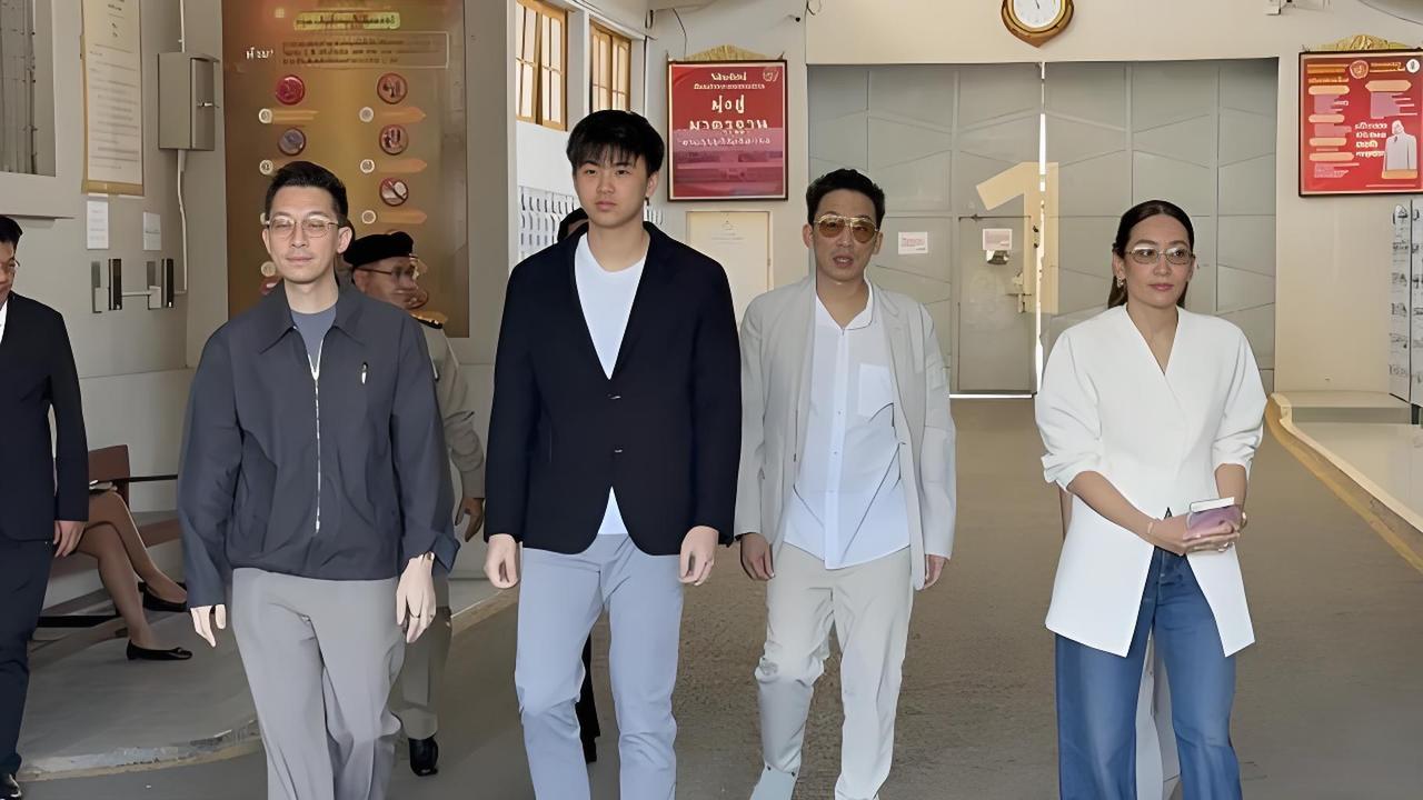 英拉终于派自己的儿子去看望他信了，佩通坦夫妇没有去。英拉的儿子素帕赛，今年2