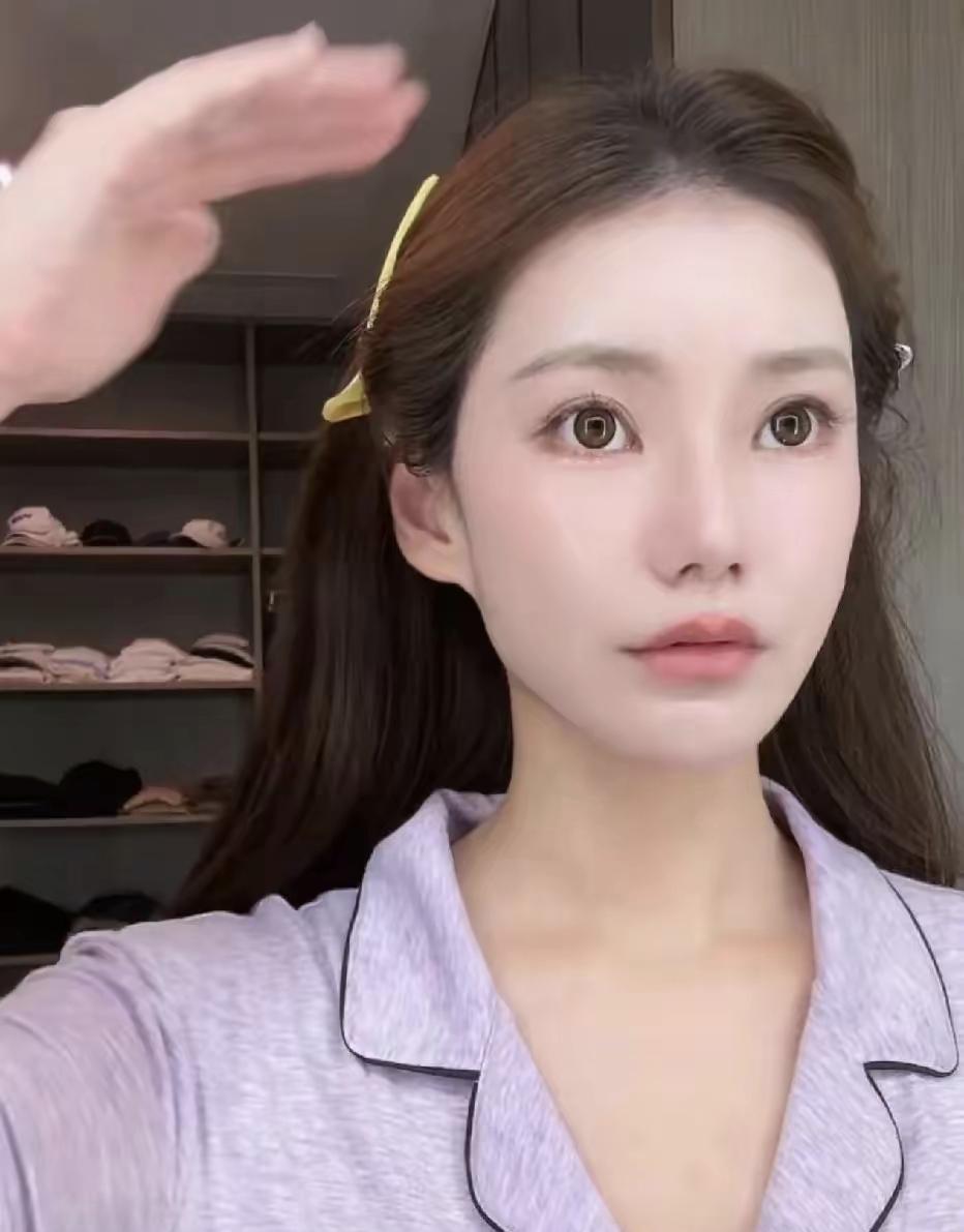 马筱梅直播间里所卖的产品并不便宜，同款去网上搜，几乎要便宜一半，不知为啥不卖低一
