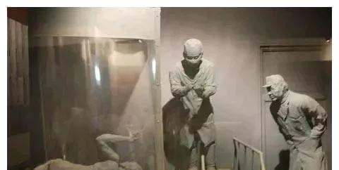 1943年冬天，哈尔滨平房区有个22岁的朝鲜女人叫李顺姬。那天她被日本兵拖进一座