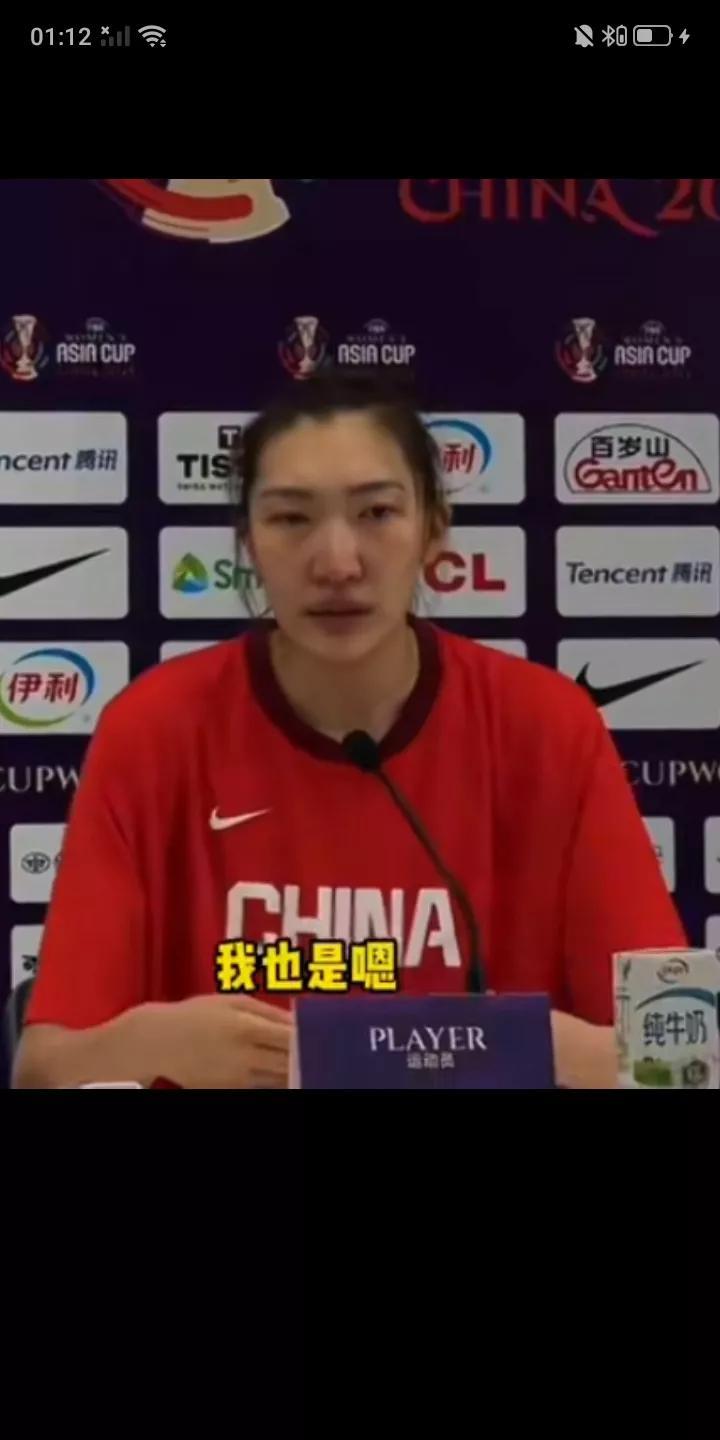 昨晚中国女篮在家门口惨遭日本队淘汰，止步亚洲杯决赛。赛后中国女篮主力中锋韩旭对本