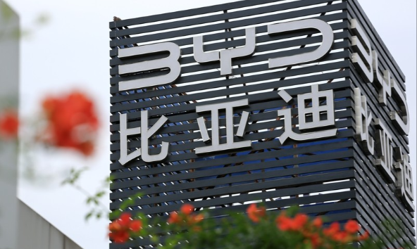 高速桩少车多，有时候要排队反而要闪充，至于市区，到处都是充电桩，闪充反而不是必须