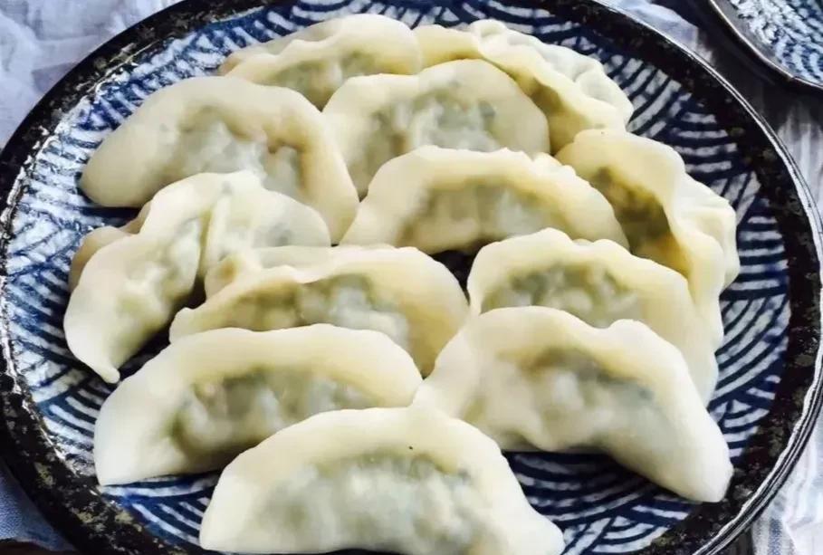 小侄子要在姑姑家住着，妈妈非要让他回家，小姑子知道嫂子为啥不让孩子留下，因为她无