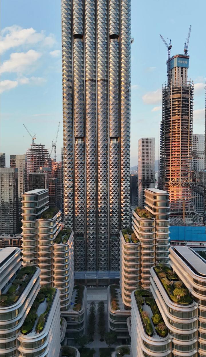 投资50亿在深超总建设的招商银行总部大厦，也挺美的。深圳