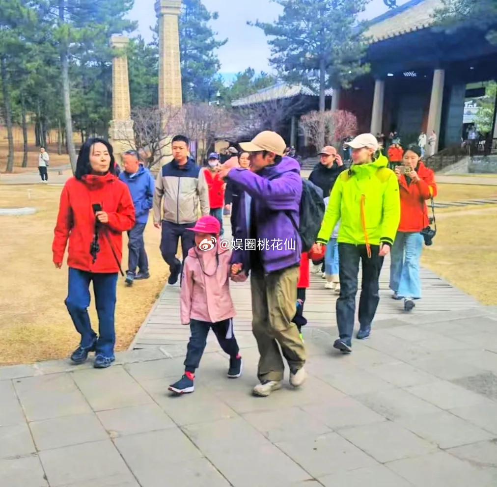 撒贝宁一家四口这趟山西游确实太吸睛了～👨👩👧👦清明假期·大同路透（4.