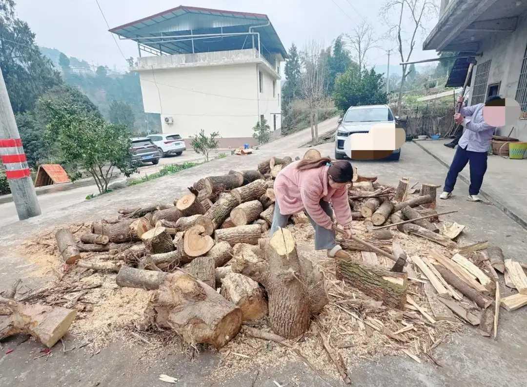 我妈说不找对象就自己干。