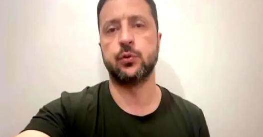 泽连斯基全网视频讲话仍然透露出了强硬立场，但也透露了一个信号。哈尔科夫白天刚