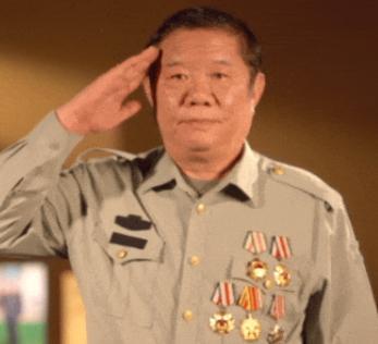 孙兆群，1961年生于山东博山，中共党员，1979年11月入伍，第九届全国人大代