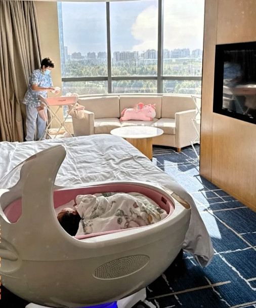 今天碰上件闹心事，亲家母来我家大闹，非要我把怀孕的女儿接回去，称婆家不想伺候了。