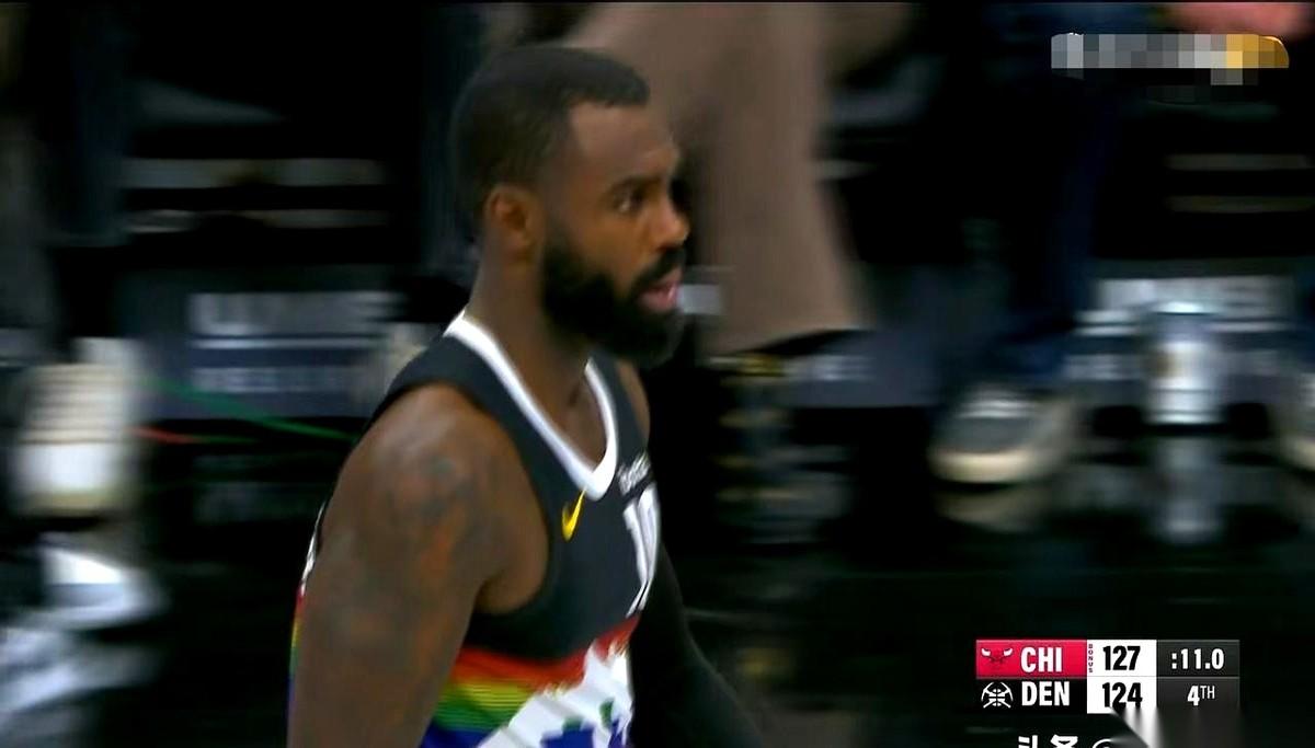 我给你讲个恐怖故事。一个人，上场打了16分钟，他在场上的这段时间，球队净输21