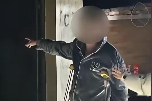 “笑不活了！”近日　，黑龙江佳木斯，一男子外出买东西走到半路时，忽然想起自己家的