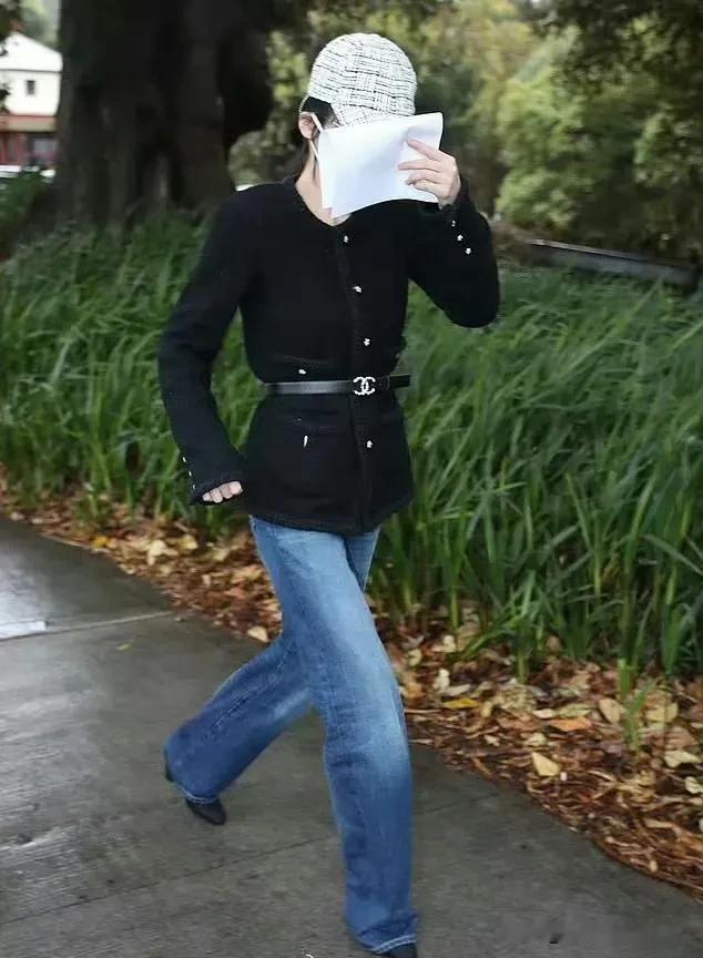 追问！杨兰兰到底是谁？这么亲切、自然、好记，稍带点忧郁的名字，虽然再过几天大部