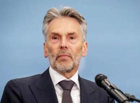 荷兰现在收场难了。路透社最新的报道说，白宫准备救场，让中国封装工厂即将发货。