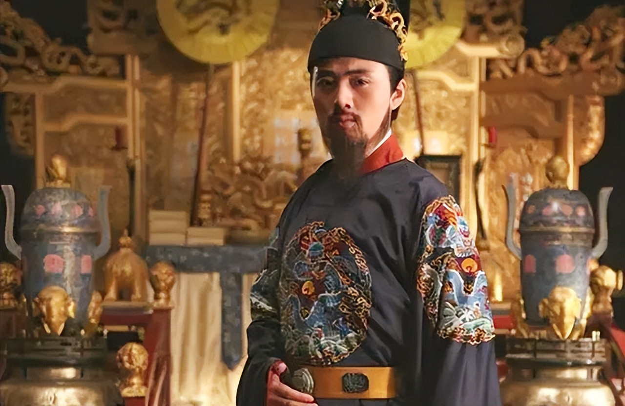 1628年，皇帝朱由检正在阅读奏章，忽然身体内有一种异样的感觉，他立即指着大殿里