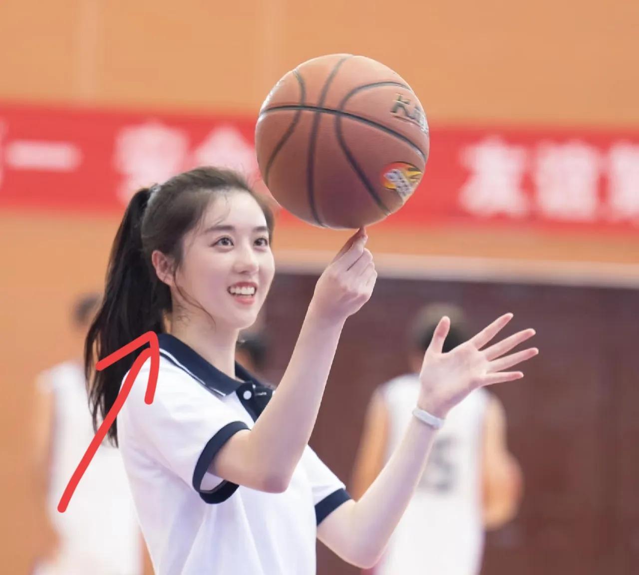 华裔演员李凯馨走了，不是离开剧组了，而是这件事之后，她终于可以回去她的老家新