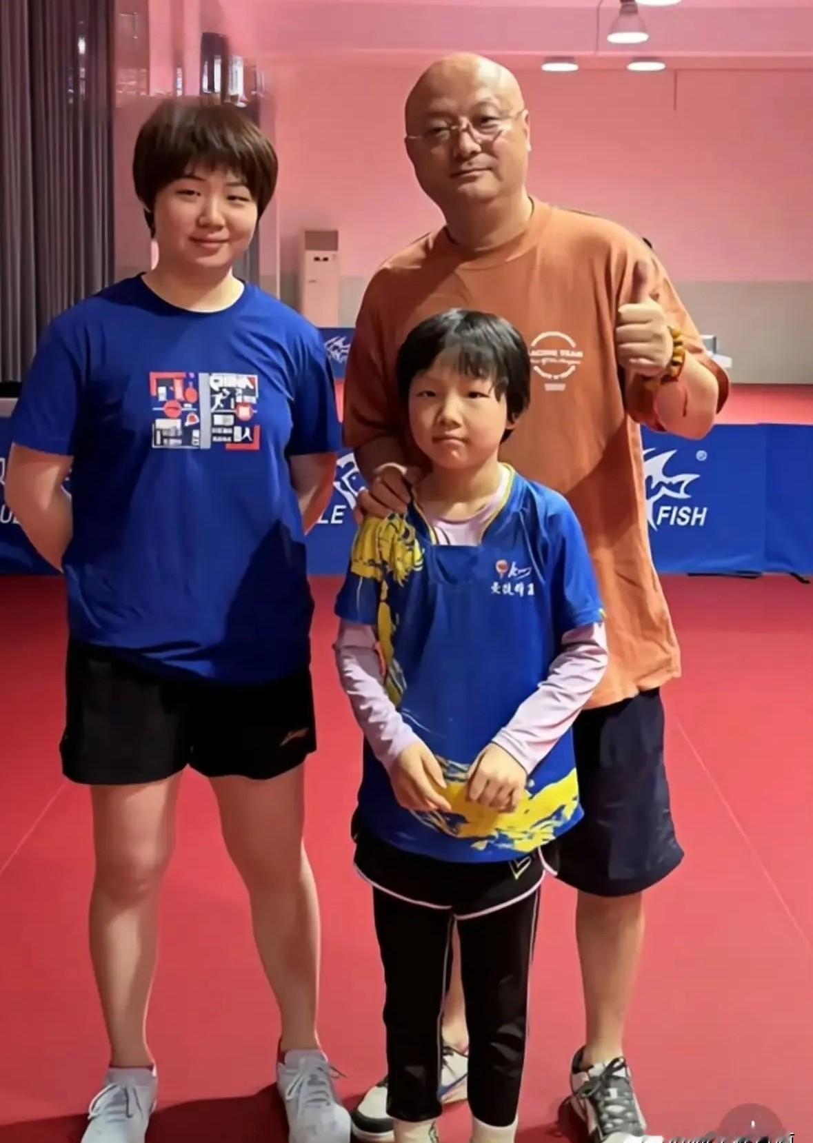 你可能不知道，世界排名第三的蒯曼，每天最重要的训练对手，是她刚上小学的妹妹。姐