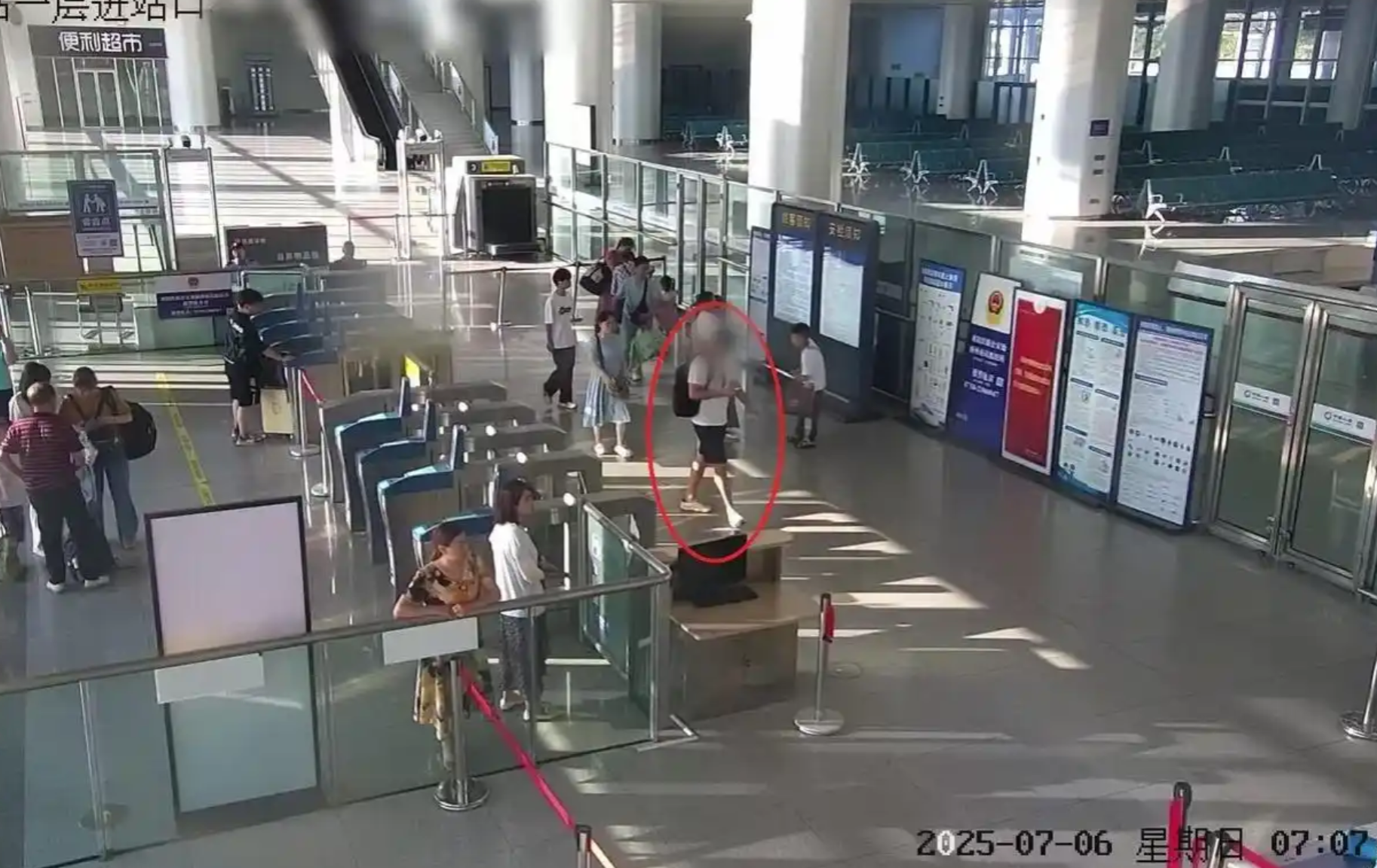 “防不胜防！”7月6日，湖北随州，00后小伙打游戏时认识了一个网友，对方邀请他到