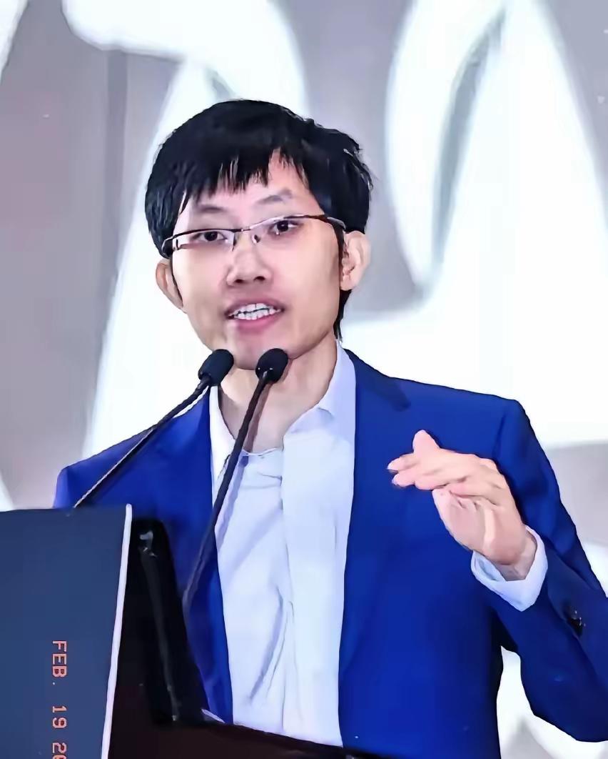 一觉醒来，中国和全世界都沉默了，万万没想到，梁文锋又一次刷新了世界记录。​