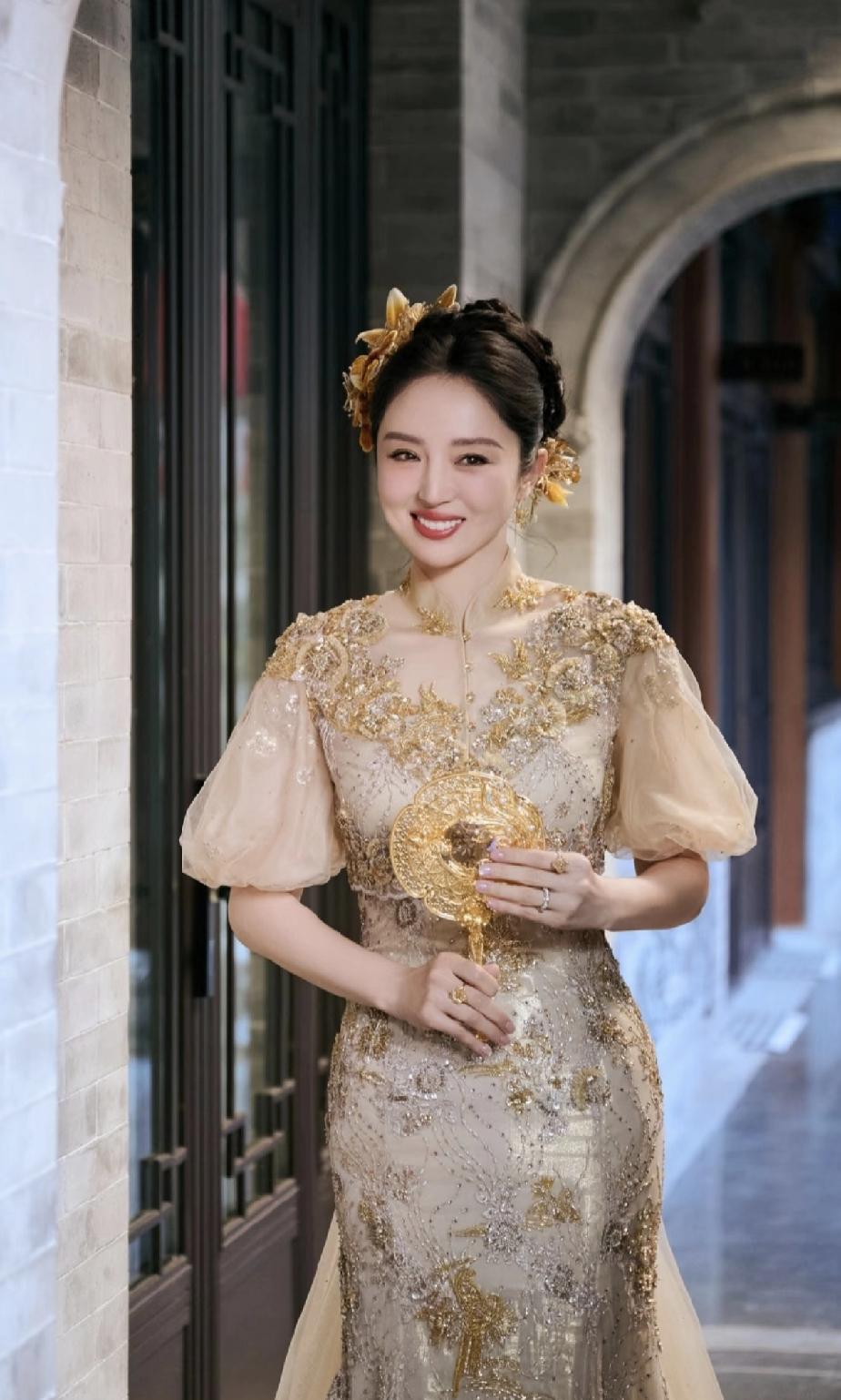 网友1:答应我，别跟他生孩子行吗？网友2:嫁给他，没必要长这么漂亮了！网友
