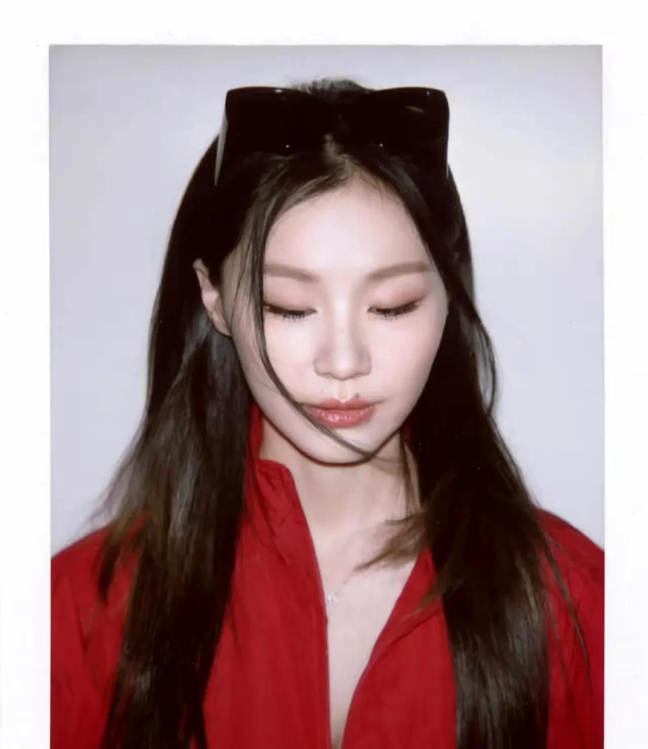 跑男为什么不邀请金靖呢？放的开，玩的开，情商高，还不作。宋丹丹说她可笑，金靖