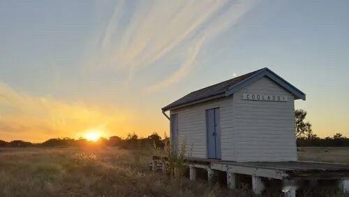 澳洲一整座小镇挂牌出售，价格只要$40万在澳洲，很多人都在感叹一句话：房子越