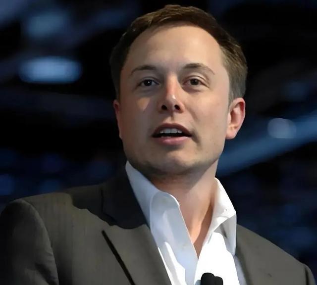 美国上将问马斯克：“如何在军事上，击败中国？”马斯克毫不避讳一针见血地回答：“