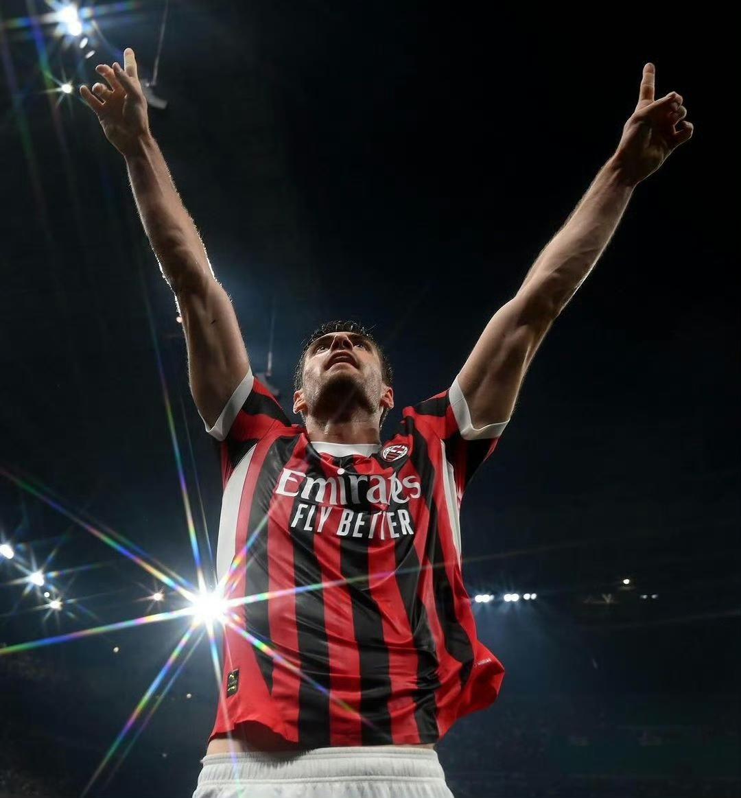 加比亚：我希望在米兰拿到欧冠冠军！最近米兰后卫加比亚接受媒体采访时说，他希望在