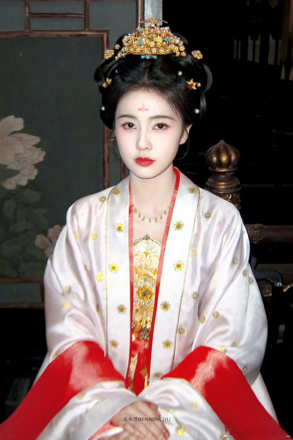 我说不行来看看白鹿的唐宫奇案吧，宣发也是够抽象的，跟嘴硬的人也没什么好说的了，剧