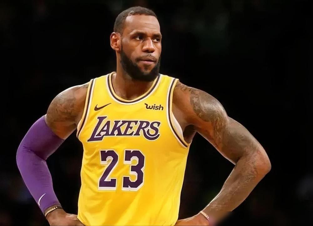 41岁詹姆斯伤愈复出后，直接给湖人换了个节奏！之前因髋挫伤、左脚关节炎缺阵3