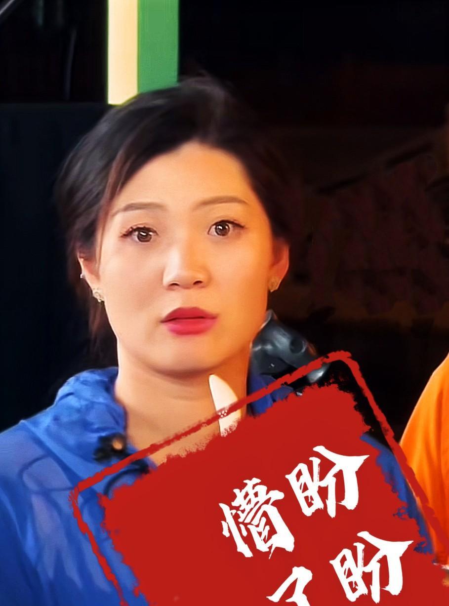 董宇辉阅山河甘肃外场，有个吃＂烤全羊＂环节，小伙伴们放开自我，吃得不亦乐乎。猛