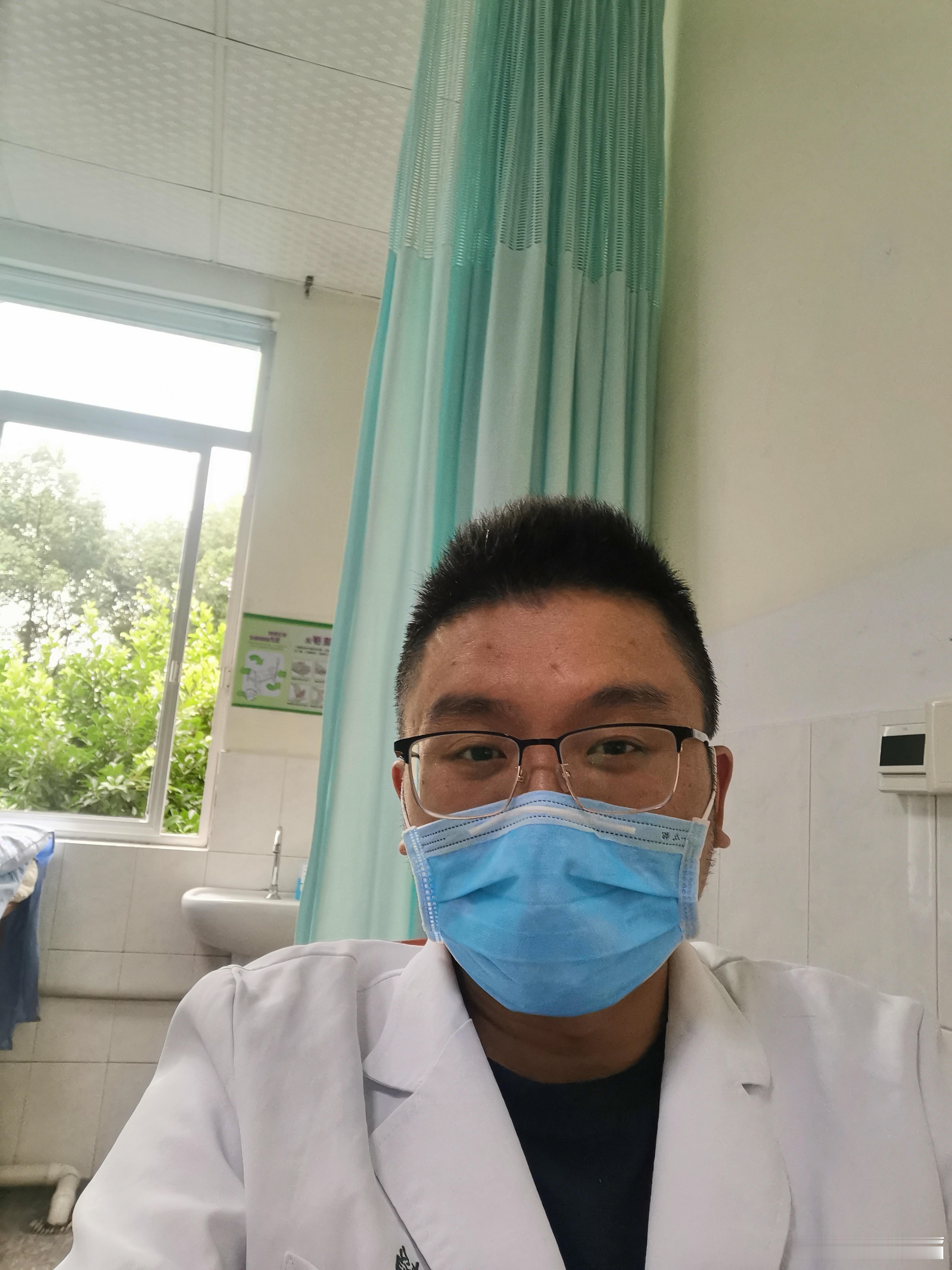 昨天做了60人次胃肠镜，几个息肉切除，20来个全院会诊，跑了十多趟急诊科，半夜还