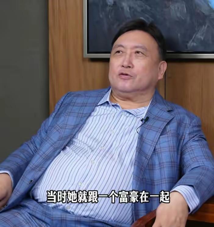 王晶爆出香港最美女星在片场超大尺度的主动猛撩他！场面极其暧昧让人充满X级的画面。