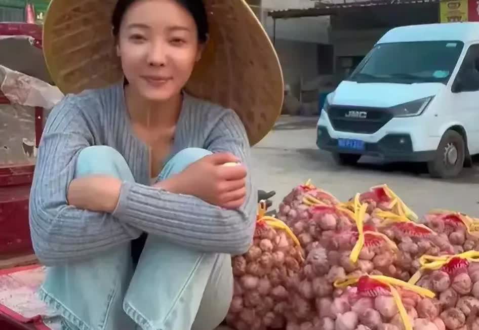 现在全网最后悔的就是李福贵的前夫哥吧！不是后悔让李福贵受了委屈，