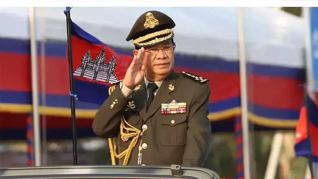 泰国人口是7000多万，柬埔寨人口是1000多万，泰国军队有36万人，军力是柬埔