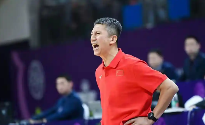 前中国男篮战神，刘玉栋直言不讳道出了，近年来中国男篮软弱无能的症结所在。大意是，