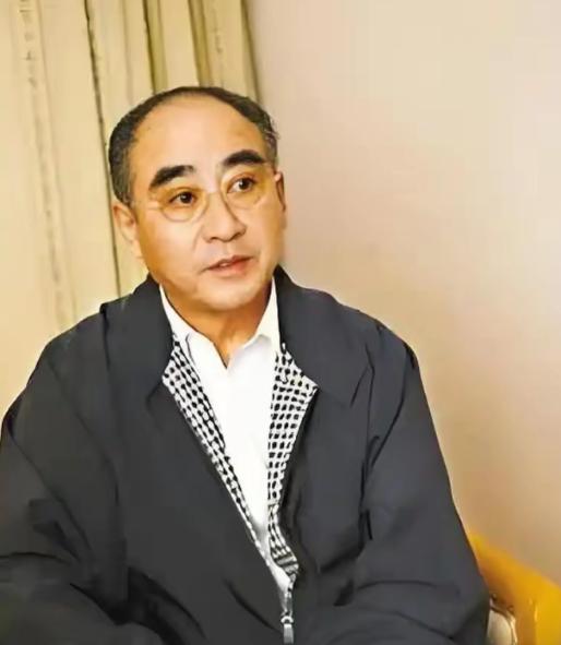 1980年，落魄庄则栋食堂打饭，没想到却被掌勺师傅当众质问，结局看哭无数人。铝制
