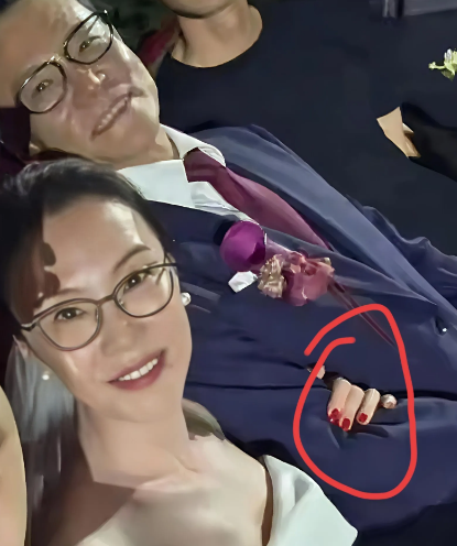 李国庆真是个狠人，不扒不知道，一扒就要对他五体投地了。这大哥不光搞事业敢打敢