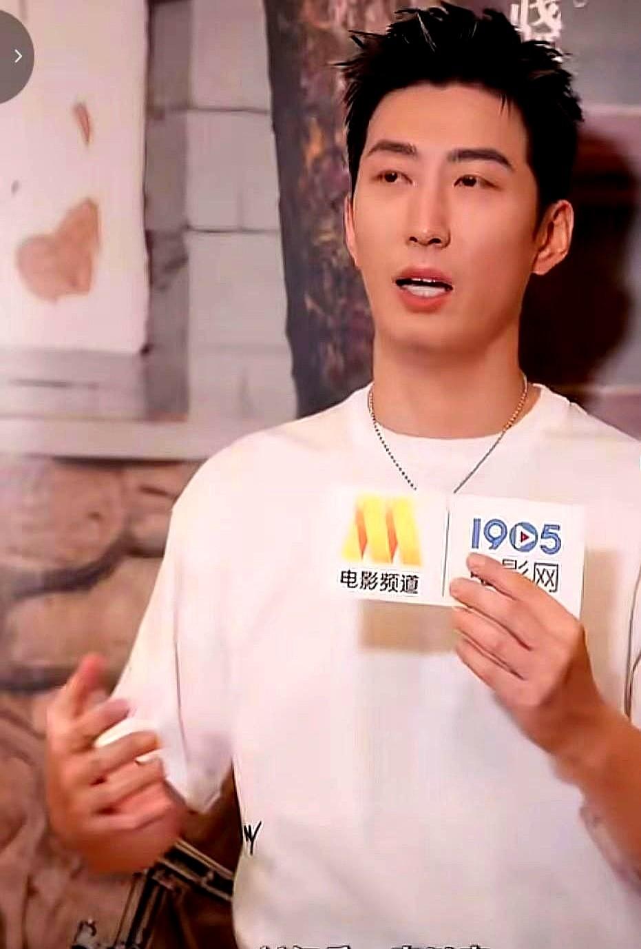 窦骁演的刘红兵，车祸那一刻，全网心都碎了。《主角》大结局，他开着出租车，儿子