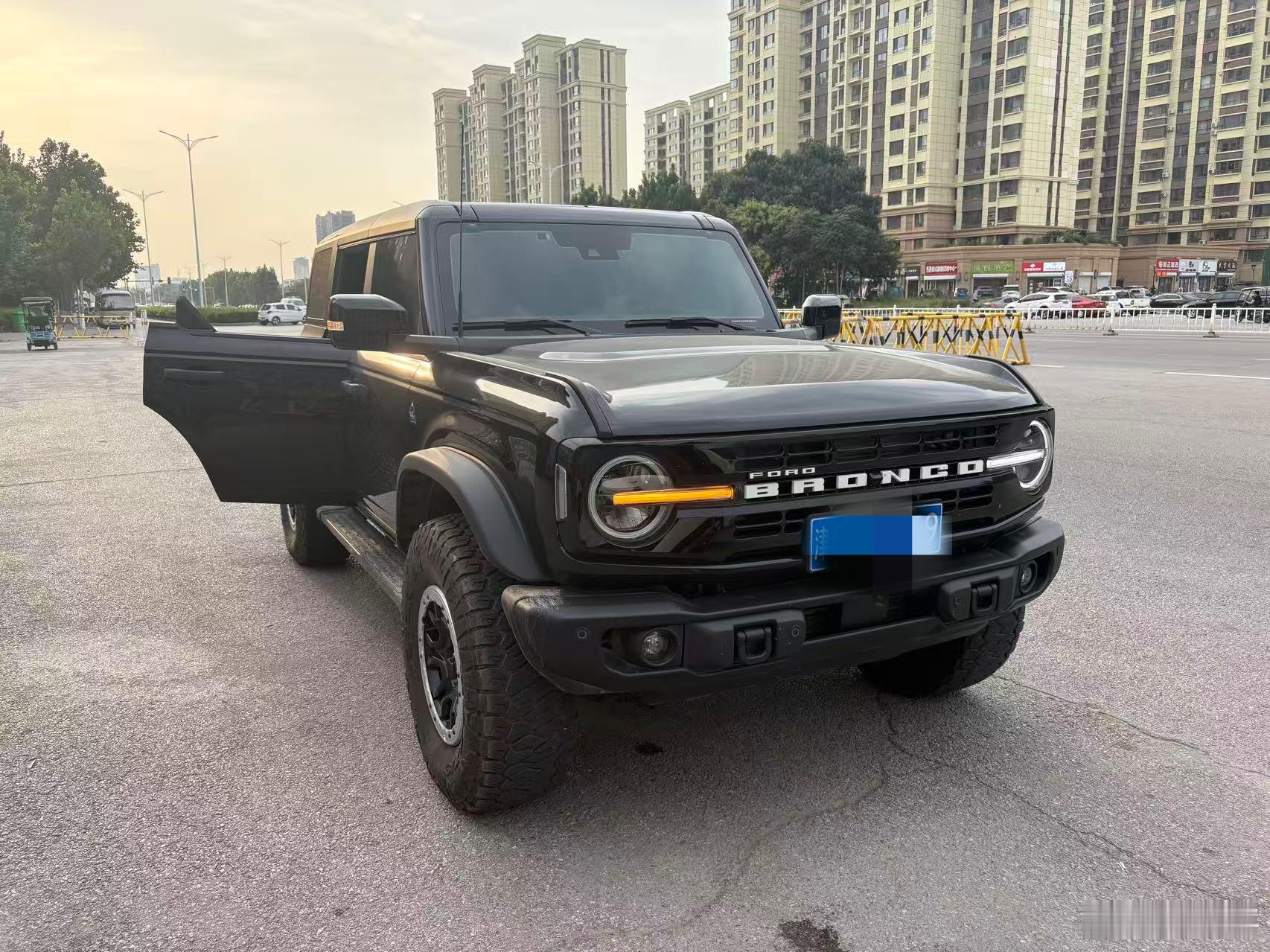 我买车不听劝一位老同学,今年买车就没听我的劝。他的奔驰E刚买没几年,又想再添一