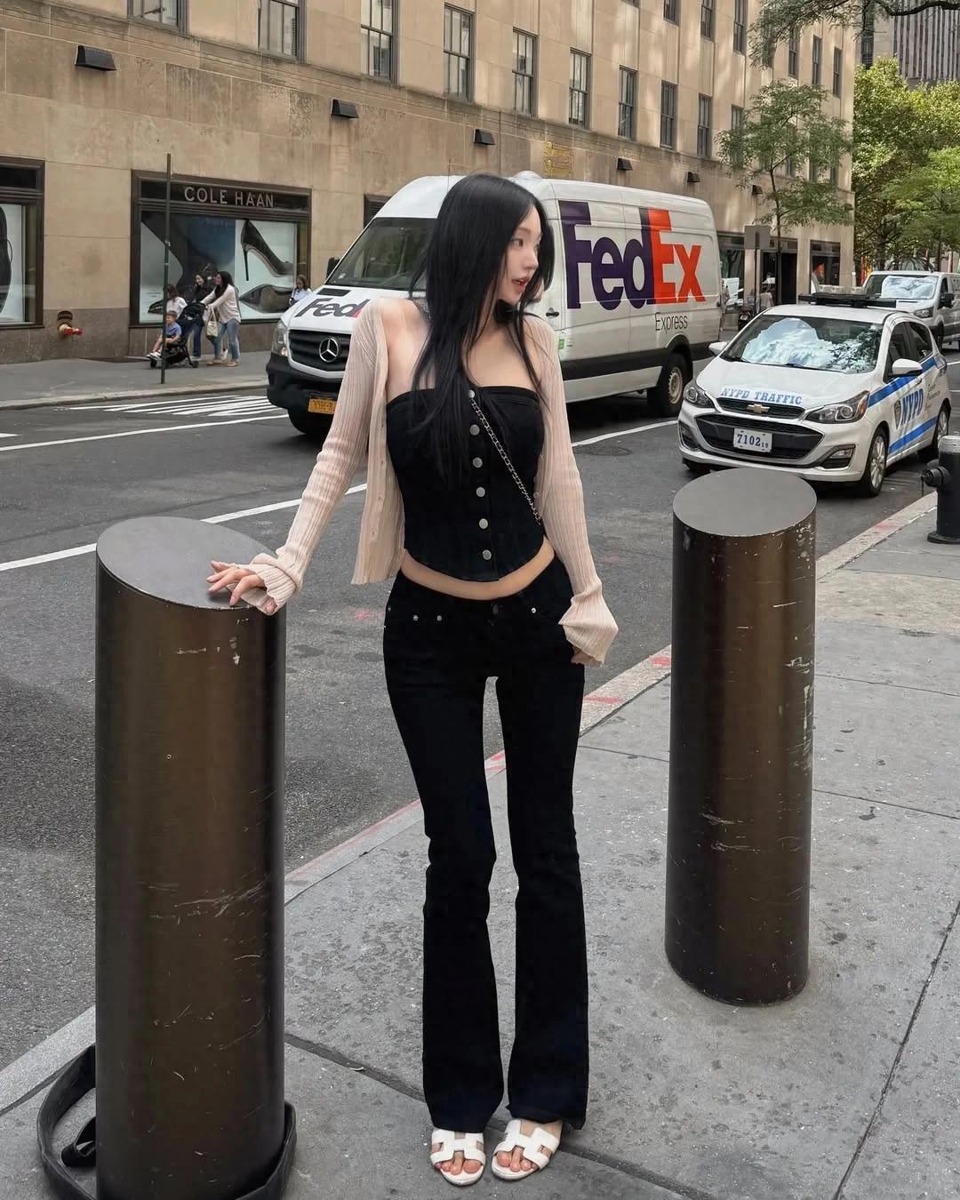 小姐姐的腰不是腰，是致命的圆月弯刀