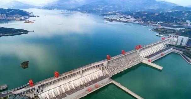 一位参与修建三峡大坝的老人曾透漏过，90%的人不知道，其实在三峡大坝修建初期，我