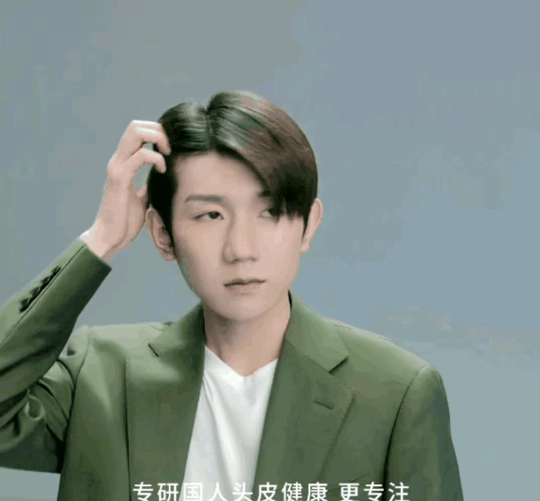 王源这个颜值可不能叫普啊，是普下了！其实他本来五官就不好看，只不过以前年纪小，没