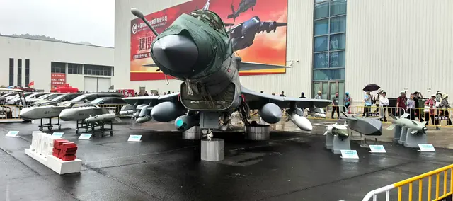 印巴空战风云下,歼-10CE“炸弹卡车”的闪耀锋芒