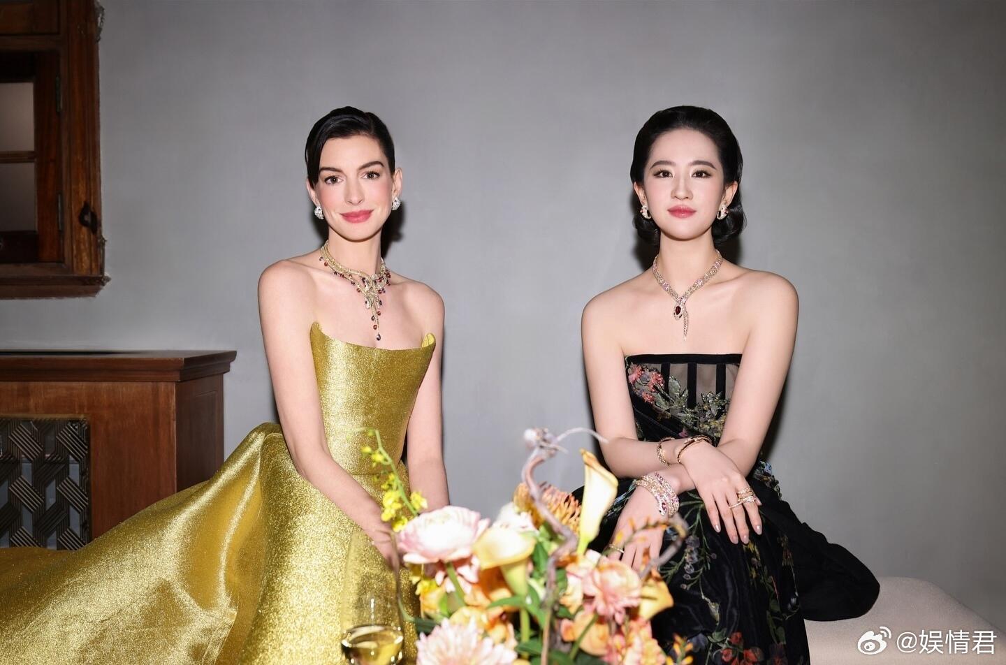 刘亦菲安妮海瑟薇世纪名画刘亦菲安妮海瑟薇名画级别四次同框都有神图，顶级神颜就是这