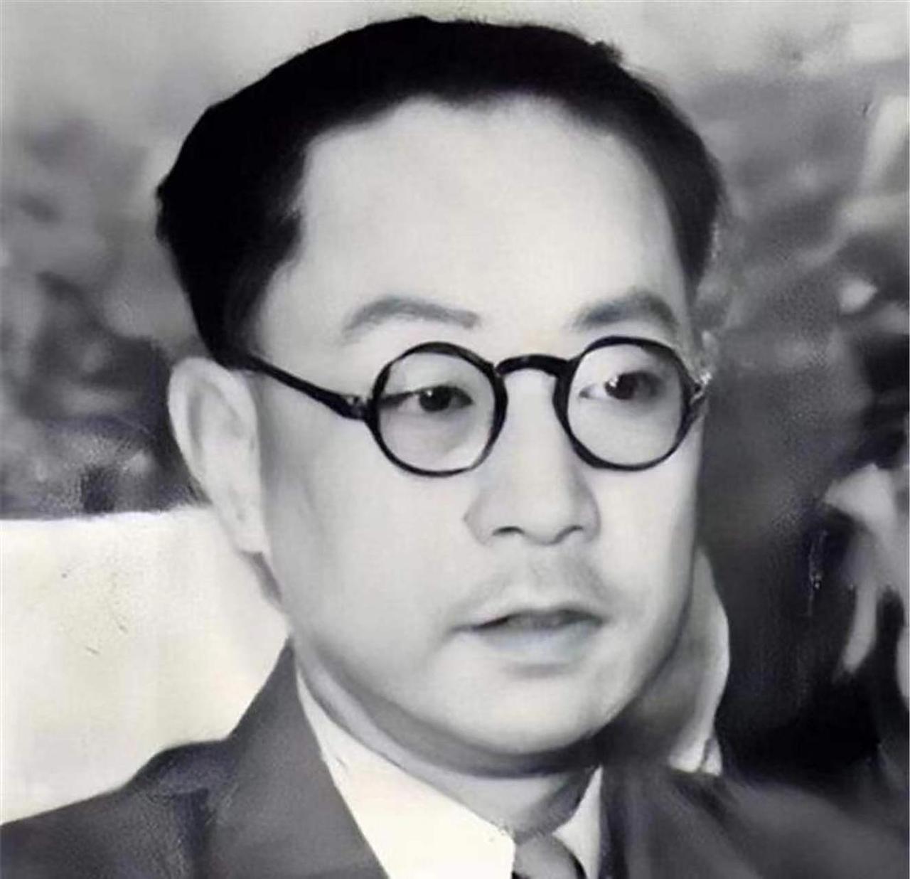 1945年，日本宣布无条件投降后，海军军火仓库主任冈田少将决定将10万支步枪、百