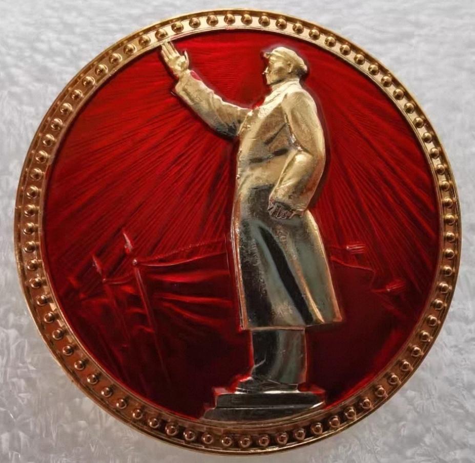 ＃毛主席像章分享＃《毛主席挥手我前进【敬祝毛主席万寿无疆·中国人民解放军