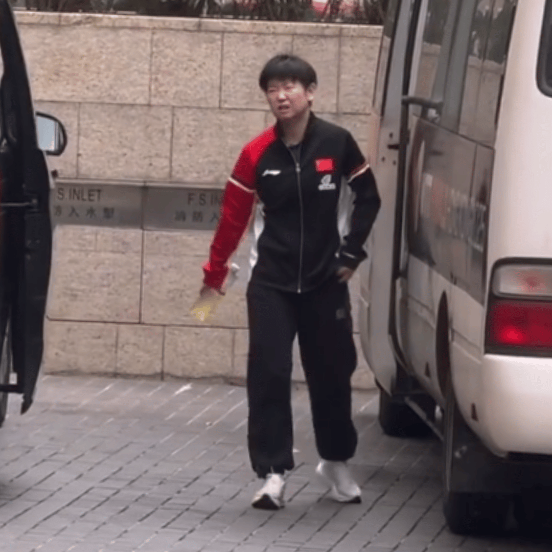 孙颖莎痛到无法进行表情管理[哭哭][哭哭]其实下午的时候，就看到莎莎走路都一瘸一