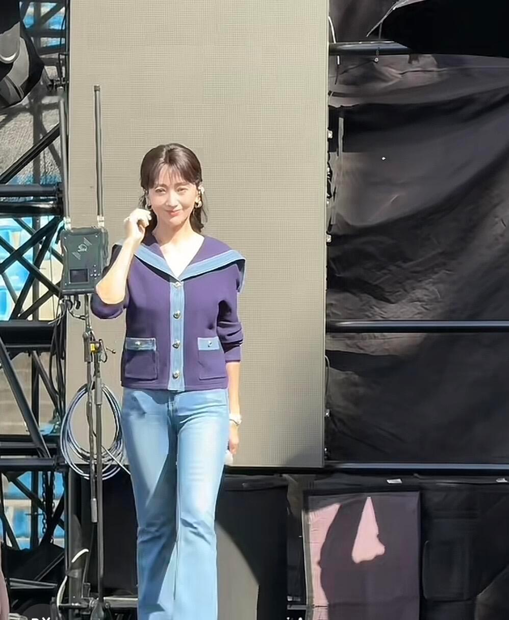 72岁赵雅芝户外演出，这状态也太好了吧！