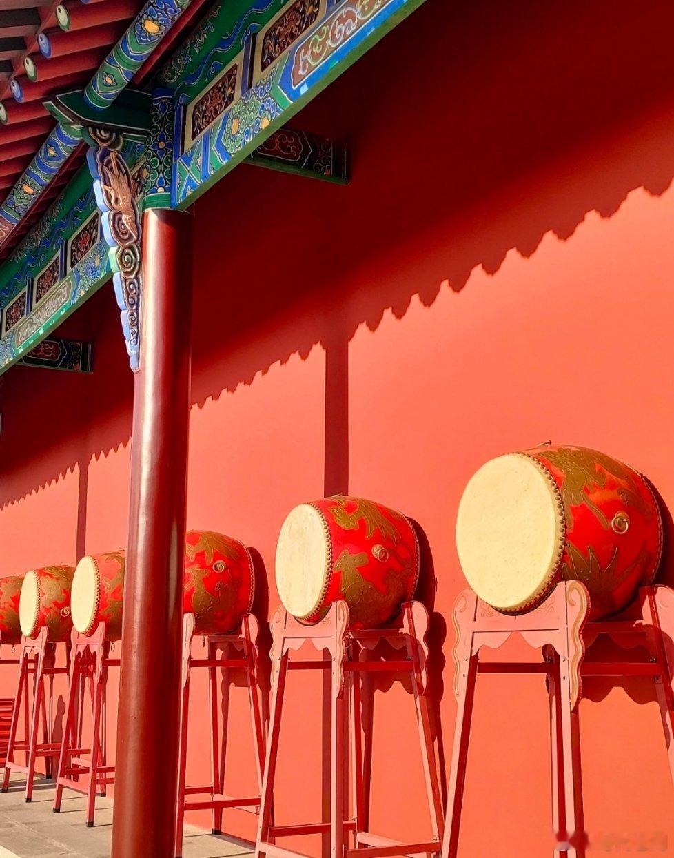 84岁那年，郭子仪卧床不起，手抖得握不住笔，竟咬着牙用银簪戳破手指，蘸着血写请辞