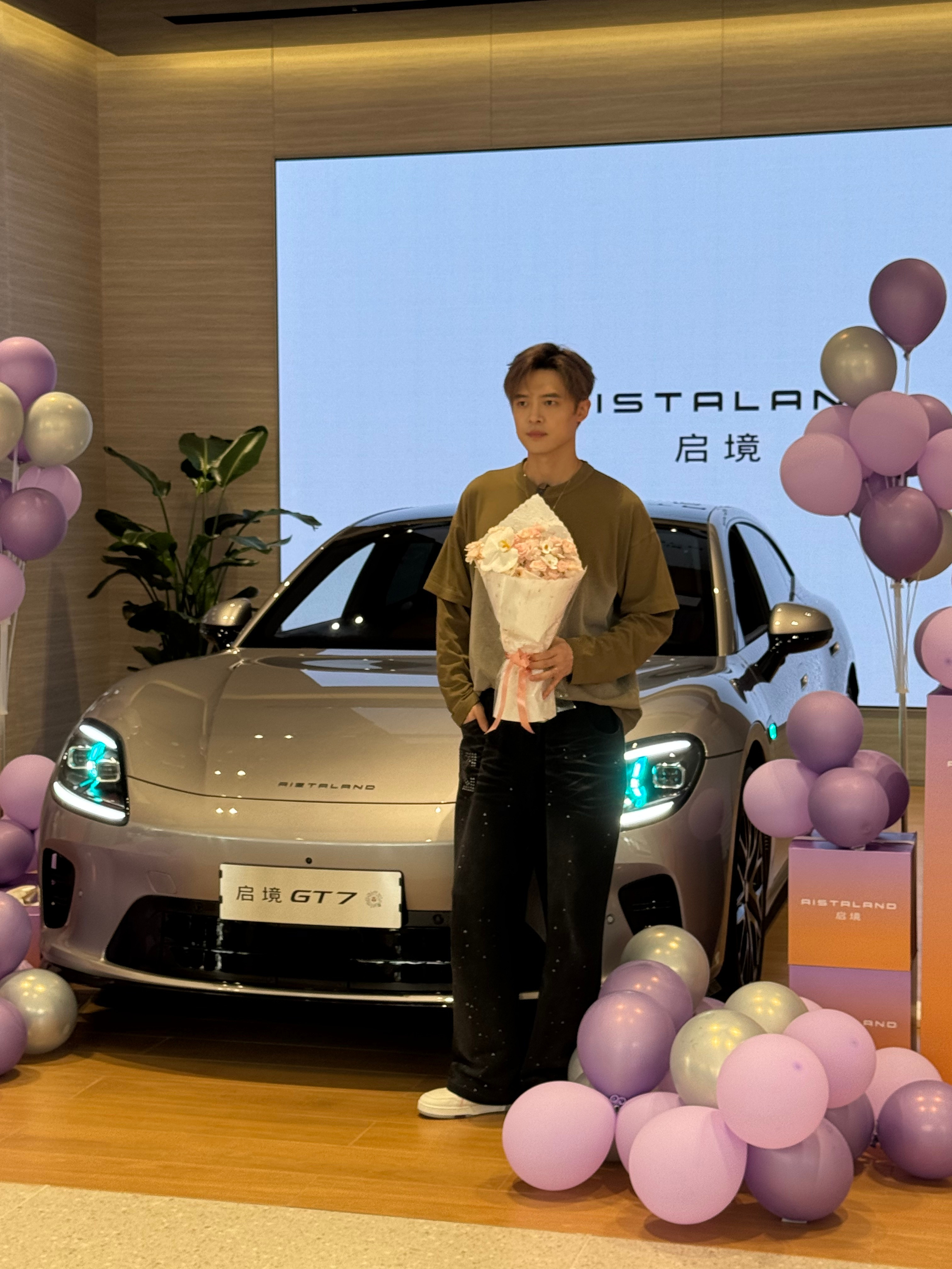 付辛博说想来一场自驾游付辛博称提车第一件事是去滑雪常年奔波于片场忙碌工作的付辛